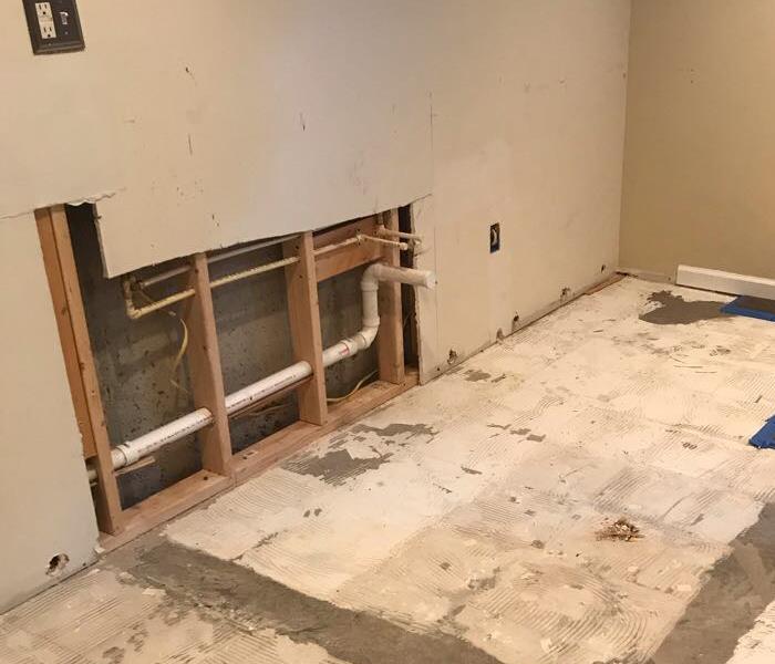 Commercial water damage in apartment 